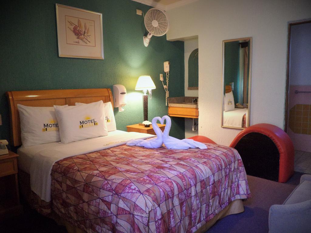 Hotel Diaz Тихуана Номер фото