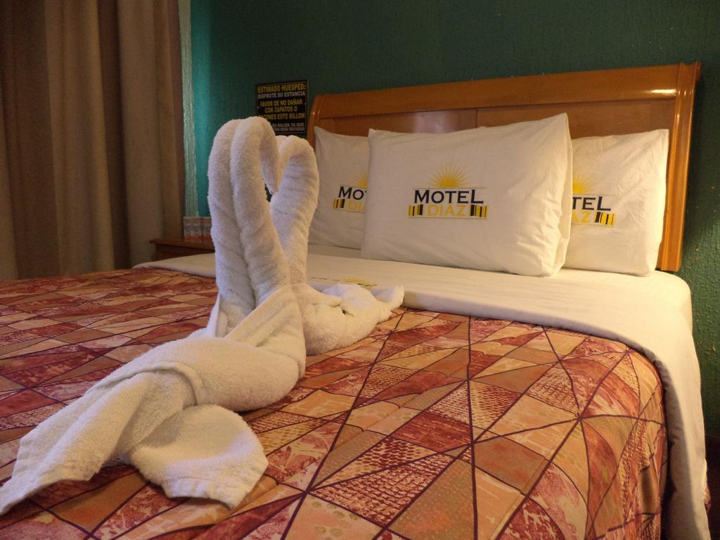 Hotel Diaz Тихуана Номер фото