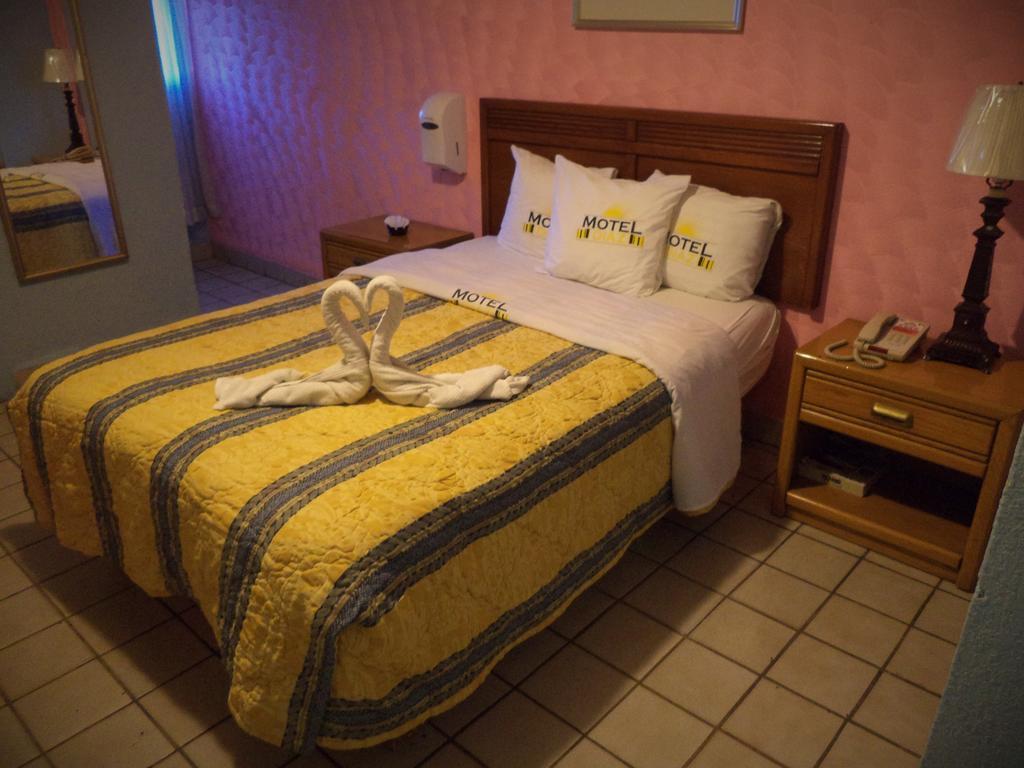 Hotel Diaz Тихуана Экстерьер фото
