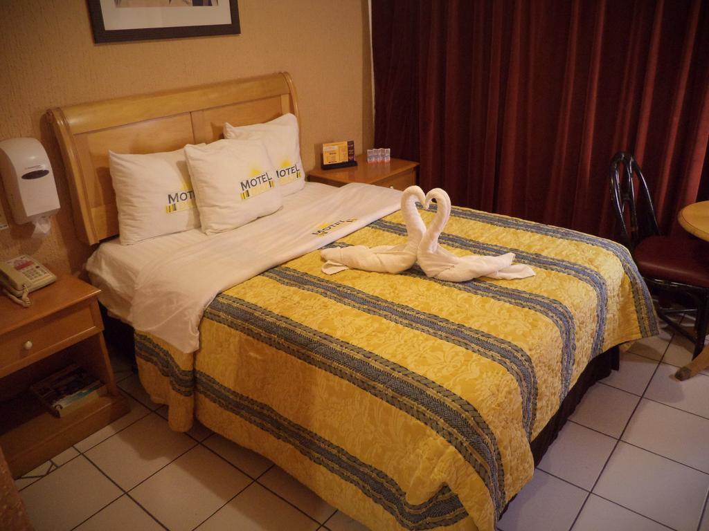 Hotel Diaz Тихуана Экстерьер фото